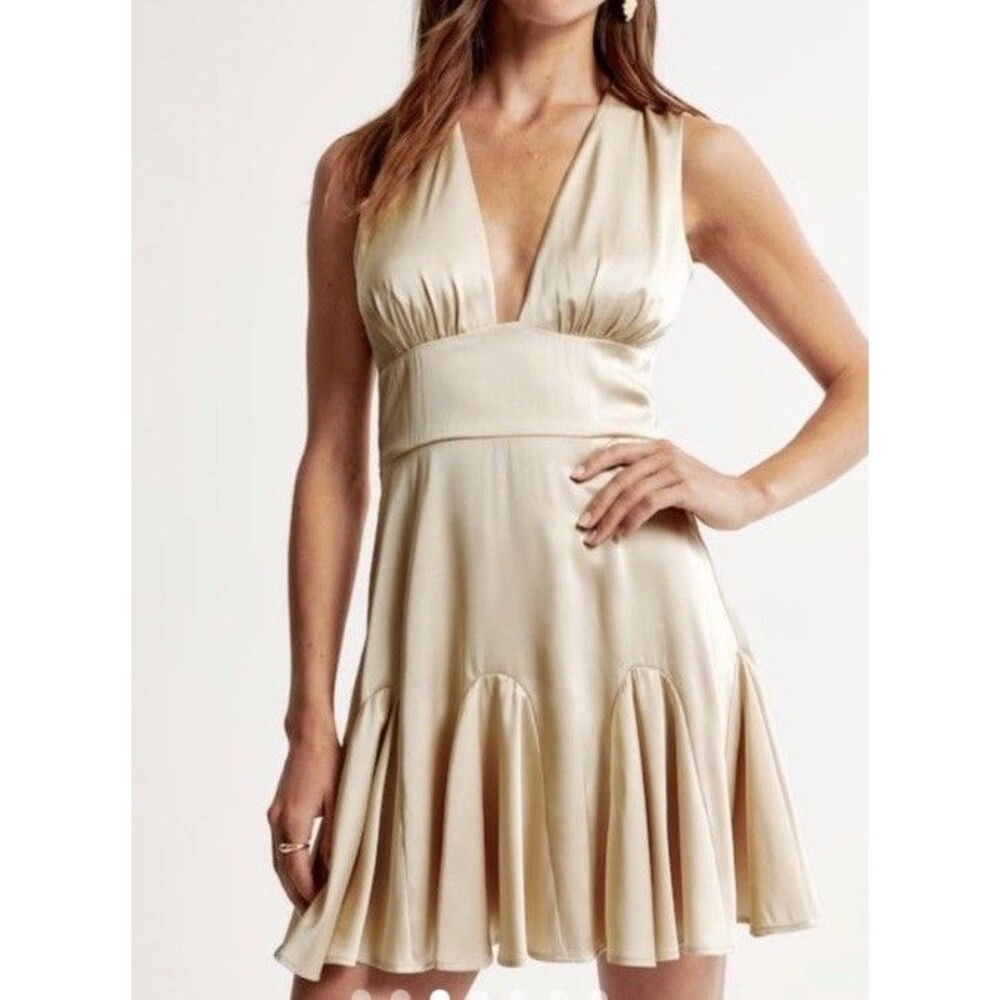Abercrombie AF satin mini dress deep V-neck pleat champagne wedding. Party MP